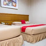 Reddoorz Plus Near Living World Pekanbaru