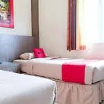 Reddoorz Plus Near Living World Pekanbaru