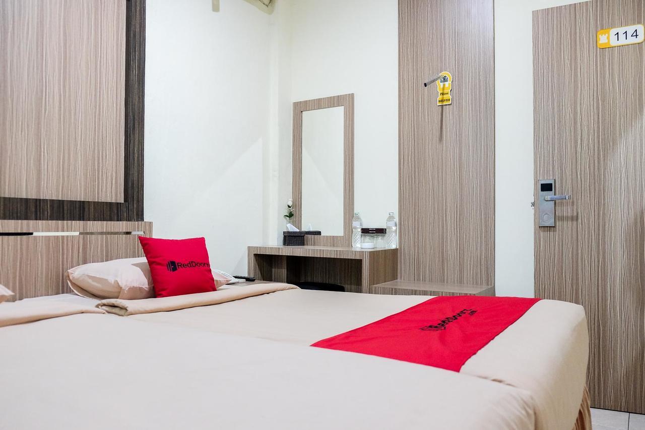 Hotel Reddoorz Near Living World Pekanbaru